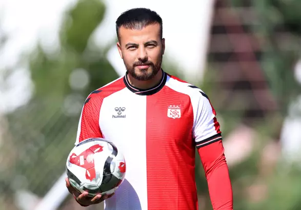 Feyzi Yıldırım Kadroya Katıldı, İki Futbolcu ile Yollar Ayrıldı